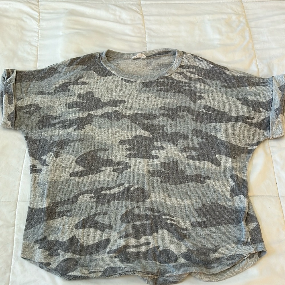 Light Camo Short Sleeve Top